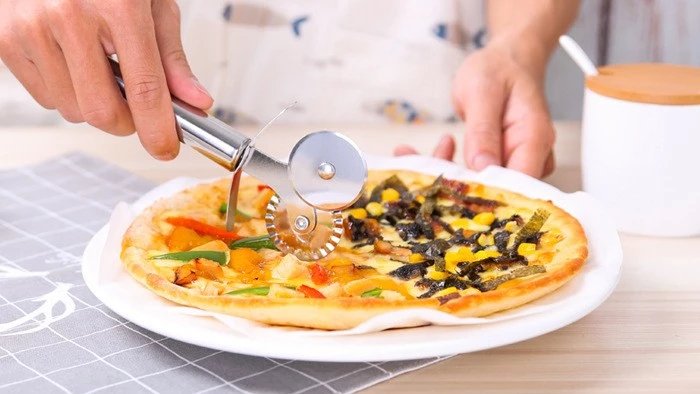 Professional Pizza Cutter Sharp Stainless Steel Slicer for Easy, Clean Cuts - Image 4