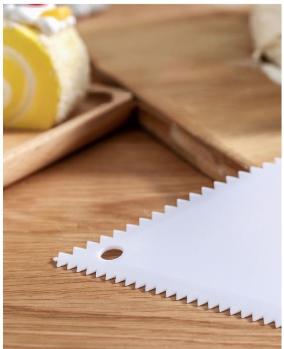 Cake Icing Spatula Plastic Sawtooth Edge Smoother for Cake Decorating - Image 6