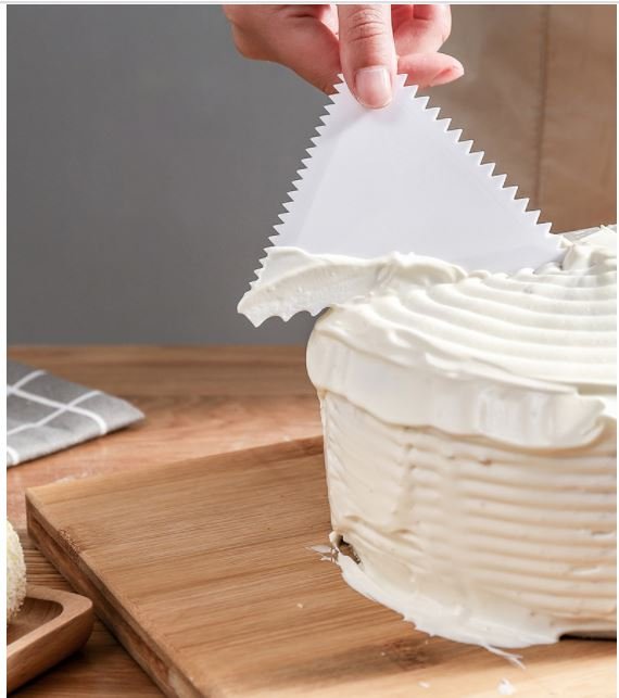 Cake Icing Spatula Plastic Sawtooth Edge Smoother for Cake Decorating - Image 5