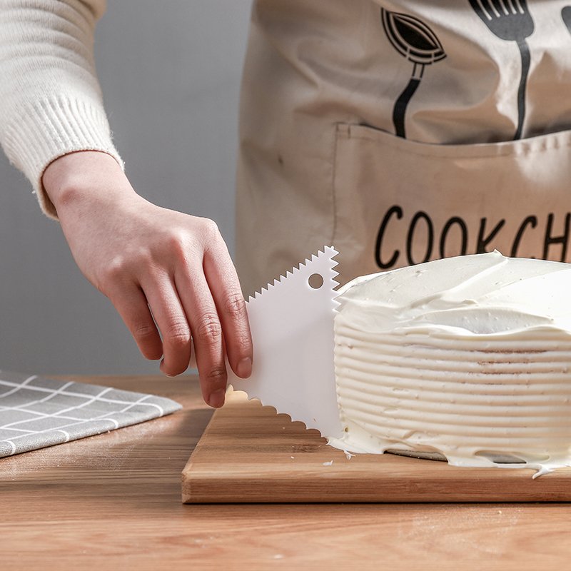 Cake Icing Spatula Plastic Sawtooth Edge Smoother for Cake Decorating - Image 3