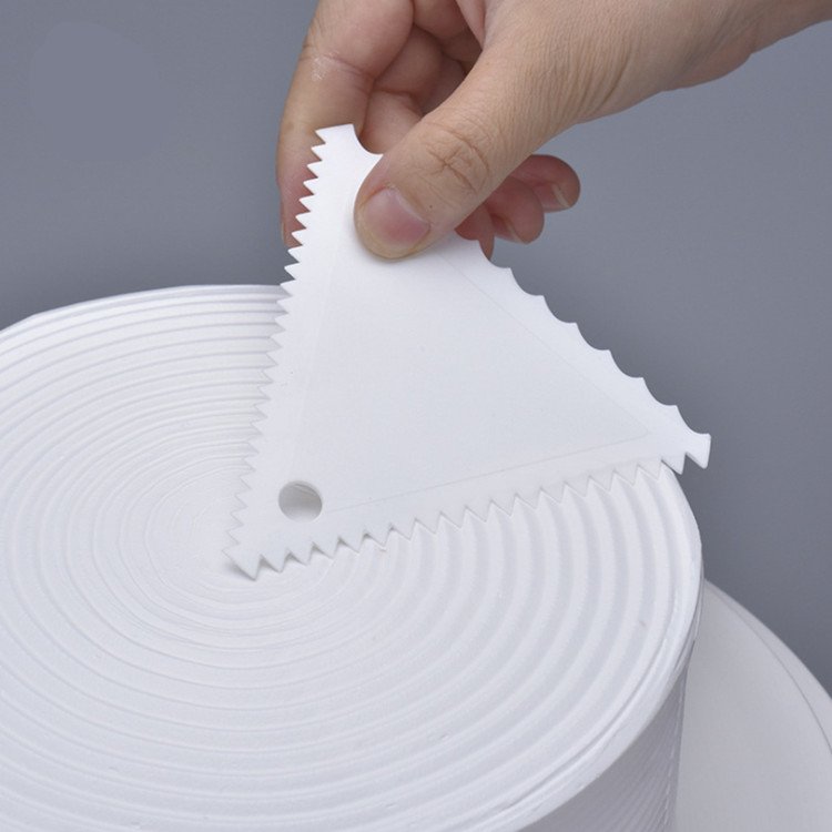 Cake Icing Spatula Plastic Sawtooth Edge Smoother for Cake Decorating - Image 2