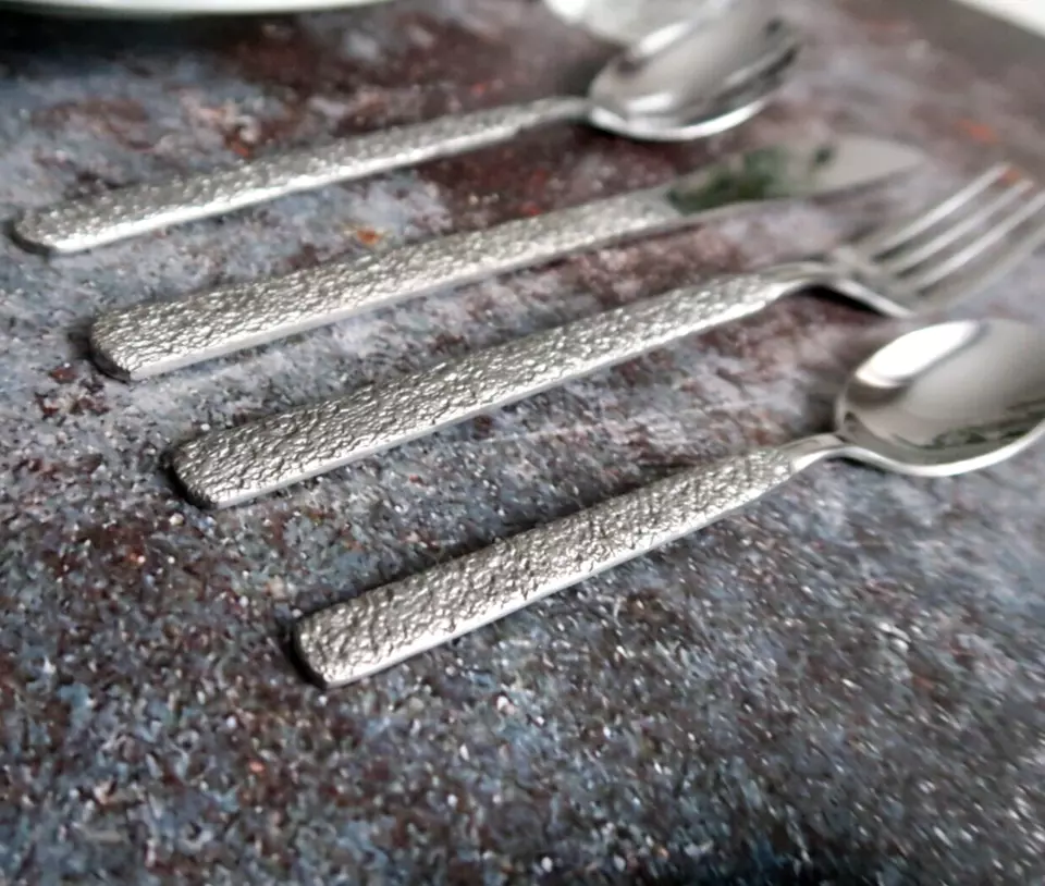 Premium 16-Piece Flatware Set Textured Stainless Steel Cutlery (Silver) - Image 5